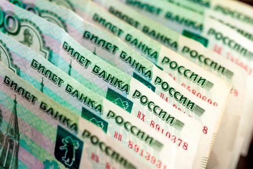 Аналитик Жильников предупредил об ослаблении рубля до 70 осенью из-за бюджетного правила 