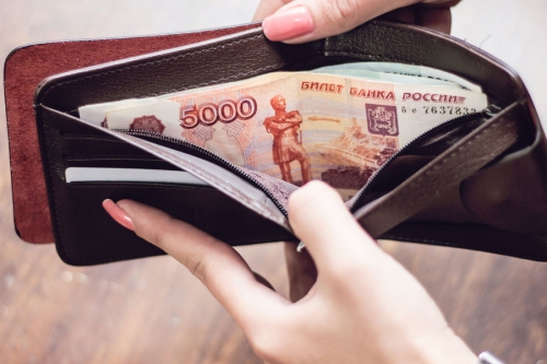 Опрос: высокая зарплата в два раза важнее для мужчин, чем для женщин 