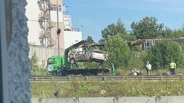 В Малино машина на полном ходу врезалась в столб. Женщина за рулем серьезных травм не получила