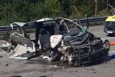 Женщина на легковушке врезалась в столб возле пожарной части в Малино