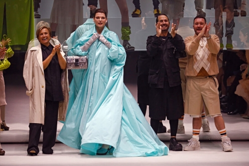 Линда Евангелиста вернулась на подиум после «изуродовавшей» ее косметической процедуры Линда Евангелиста вернулась на подиум после «изуродовавшей» ее косметической процедуры