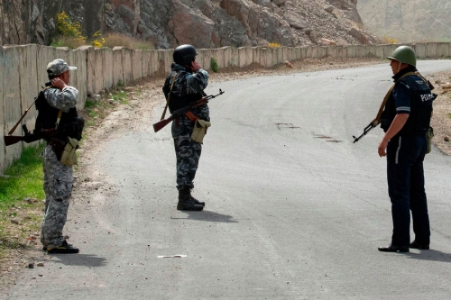 Минздрав сообщил о 18 пострадавших военных Киргизии при стычках на границе с Таджикистаном 