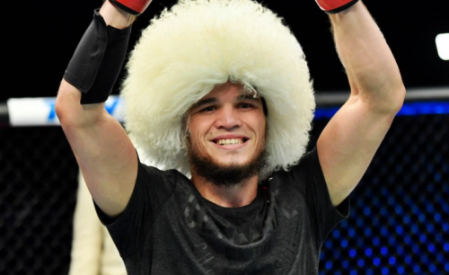 Непобежденный российский боец подписал новый контракт с UFC 
