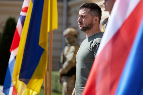 Президент Латвии Левитс вручил Зеленскому высшую военную награду Президент Латвии Левитс вручил Зеленскому высшую военную награду