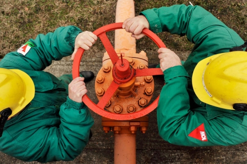 Глава МИД Венгрии оценил надежность «Газпрома» в поставках газа 