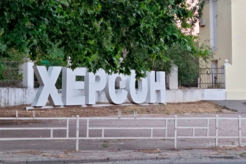 Оперативные службы Херсона: ВСУ обстреляли причал паромной переправы в городе 