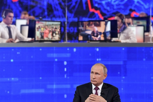Песков: Кремль пока не определился с датами прямой линии и послания Путина 