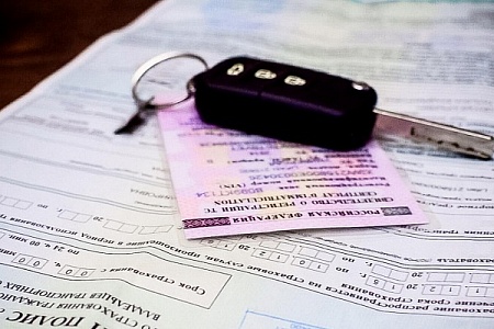 Банда аферистов инсценировала угон автомобиля для получения страховки