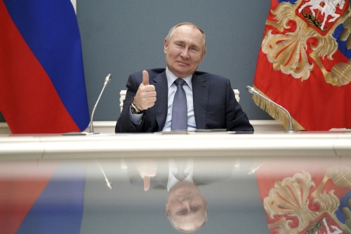 Путин заявил, что добыча у «Газпрома» только растет 
