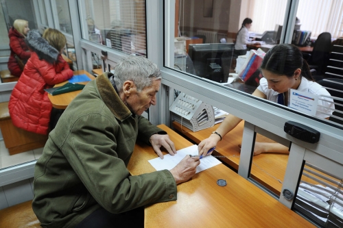 Эксперт перечислил льготы, положенные одиноким пенсионерам 