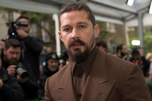Актер Шайа Лабаф сообщил о смерти матери 