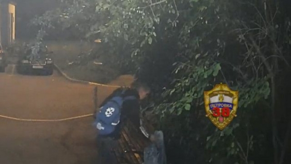 В 8-м микрорайоне украли телефон, лежавший в забытой на лавочке куртке