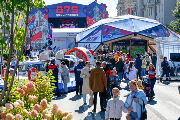 Фестиваль «Москва-Донбасс» проходит на Тверской улице в рамках Дня города
