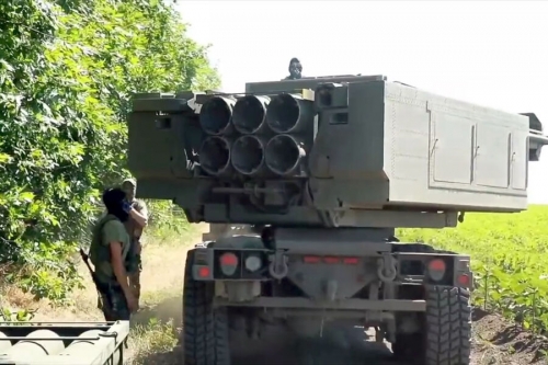 Украинская армия обстреляла город Сватово из РСЗО HIMARS 