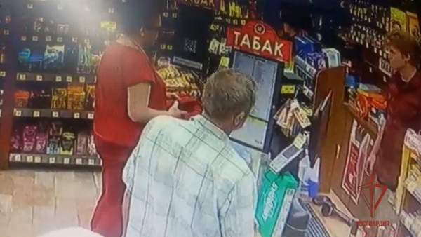 Трижды судимая женщина украла дорогой смартфон в зеленоградском магазине