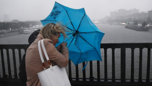 Порывистый ветер, небольшой дождь и до 18°C тепла ожидаются в Москве в субботу 