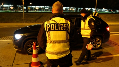 В ФРГ полицейские пострадали во время протестов против отправки оружия на Украину 