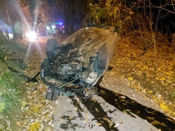 Легковушка вылетела с дороги и перевернулась в «новом городе»