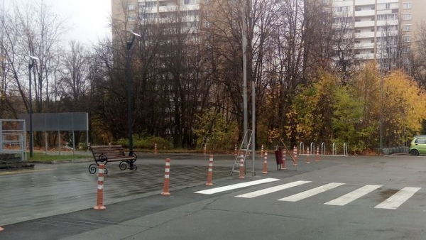 Возле «Ведогонь-театра» устроили парковку и пешеходную зону