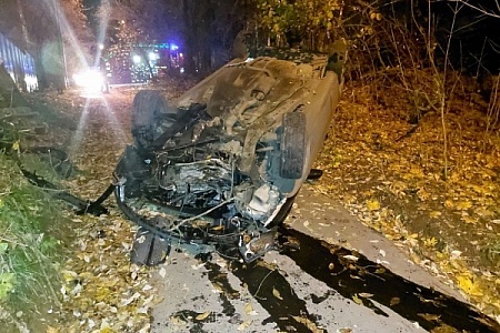 Легковушка вылетела с дороги и перевернулась в «новом городе»