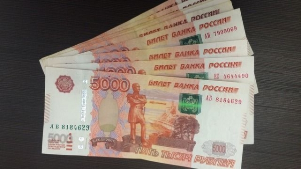 75-летняя женщина отдала сто тысяч рублей фальшивому следователю