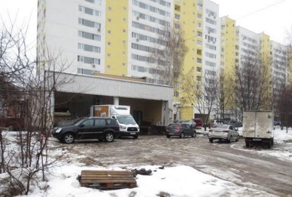 В 12-м микрорайоне снесли пристройку к жилому дому