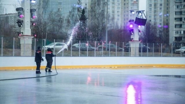 Каток в 16-м микрорайоне будет открыт до конца зимы Каток в 16-м микрорайоне будет открыт до конца зимы