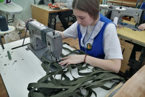 В Зеленограде работает несколько цехов организации «Золотые руки ангела», в которых шьют носилки