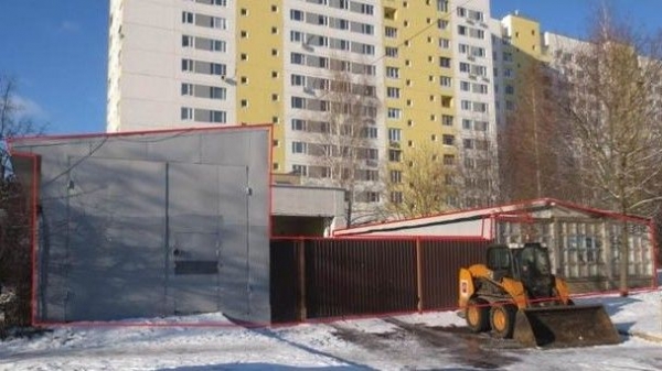 В 12-м микрорайоне снесли пристройку к жилому дому