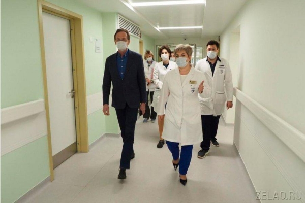 В детском центре больницы имени М.П. Кончаловского побывал префект Зеленограда Анатолий Смирнов