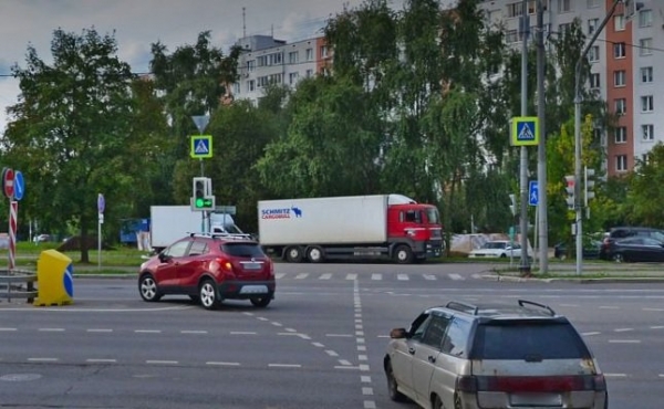 Для выезда от корпуса 902 на Солнечную аллею будут предусмотрены две полосы