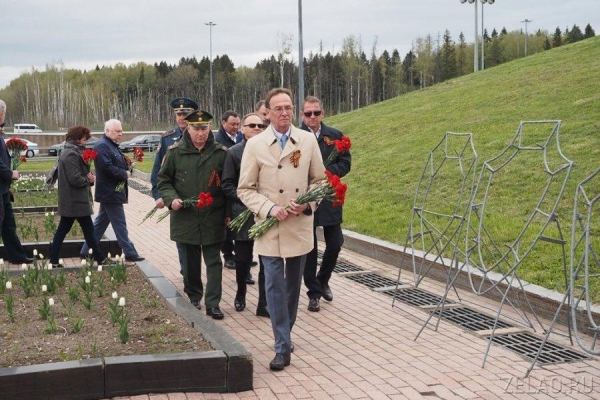 В Зеленограде накануне Дня Победы прошло возложение венков и цветов у воинских мемориалов