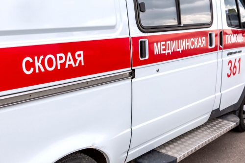 В Бийске полуторагодовалый ребенок упал с качелей и получил сотрясение мозга 