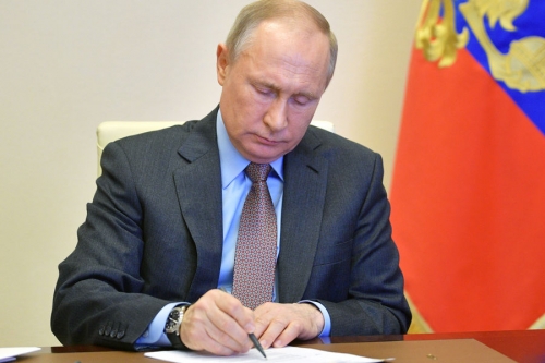 Путин поручил кабмину рассмотреть возможность снижения ставок по долгосрочным кредитам 
