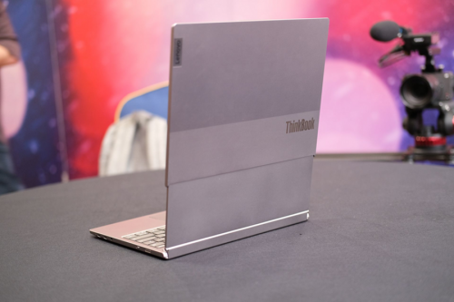 Китайская Lenovo отчиталась о снижении годовой прибыли и выручки по итогам года 