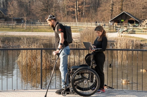 Ученые вернули парализованному мужчине способность ходить с помощью мозгового импланта Ученые вернули парализованному мужчине способность ходить с помощью мозгового импланта