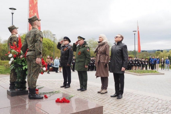 В Зеленограде накануне Дня Победы прошло возложение венков и цветов у воинских мемориалов