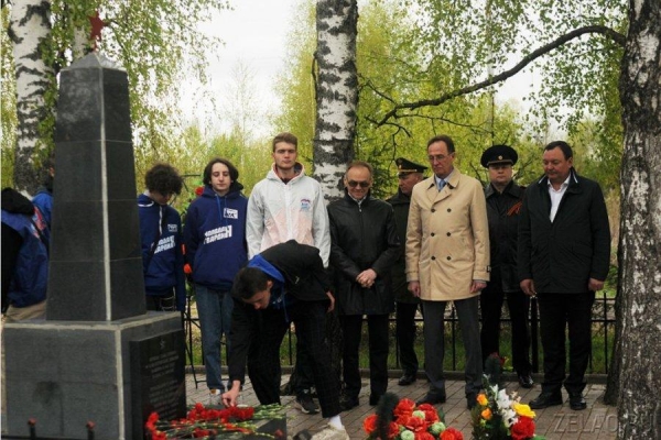 В Зеленограде накануне Дня Победы прошло возложение венков и цветов у воинских мемориалов