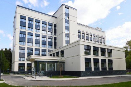 Префект Анатолий Смирнов посетил открывшуюся в 9 микрорайоне поликлинику