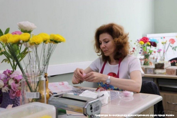 Префект Зеленограда Анатолий Смирнов поздравил социальных работников с профессиональным праздником