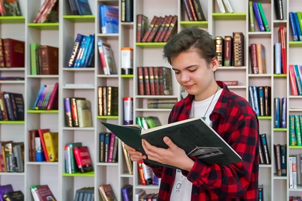 Собянин объявил о старте нового этапа проекта «Списанные книги»