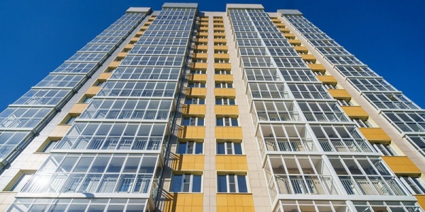 Жители почти 100 домов ЮВАО получили квартиры в новостройках по программе реновации