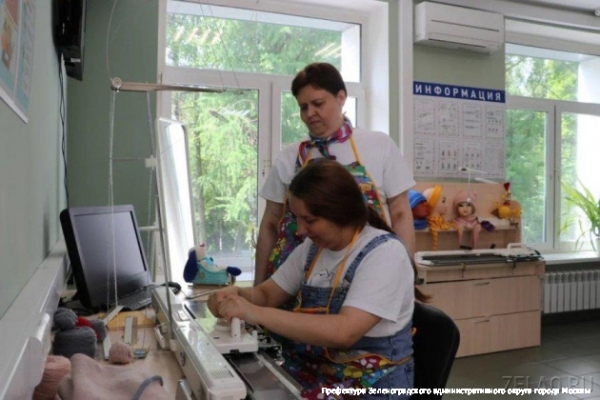Префект Зеленограда Анатолий Смирнов поздравил социальных работников с профессиональным праздником