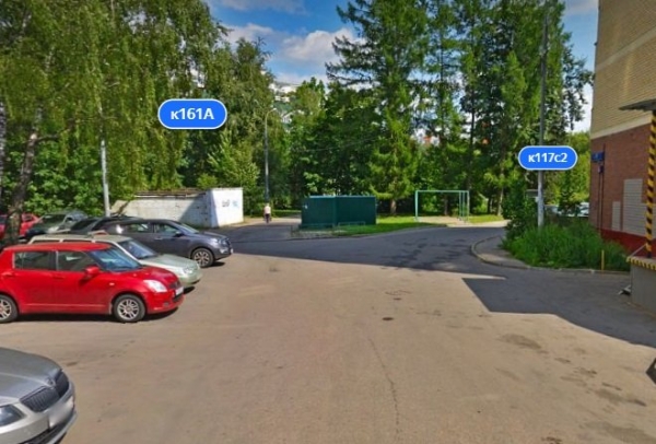 На проезде у корпуса 117 запрещена парковка