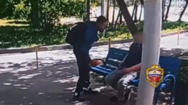 Приезжий снял с зеленоградца серебряную цепочку и скрылся