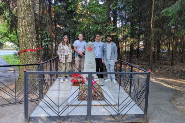 В Силино прошла мемориально-патронатная акция по уходу за памятниками войны