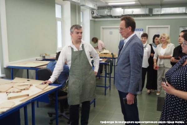 Префект Зеленограда Анатолий Смирнов поздравил социальных работников с профессиональным праздником