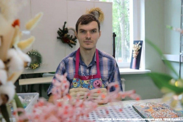 Префект Зеленограда Анатолий Смирнов поздравил социальных работников с профессиональным праздником