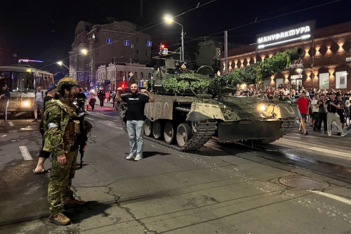 В Ростове-на-Дону начали восстанавливать асфальт 