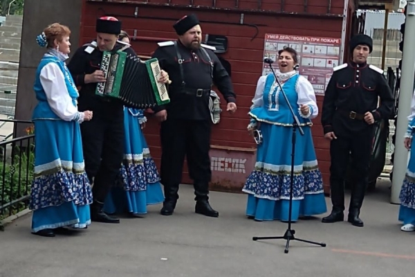 В храме Сергия Радонежского прошел концерт ансамбля казачьей песни «Вольница»